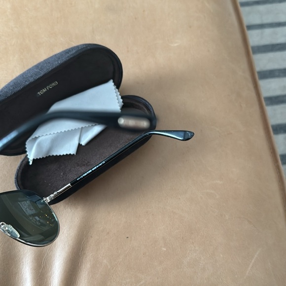 All scratched up Tom Ford - Picture 5 of 7